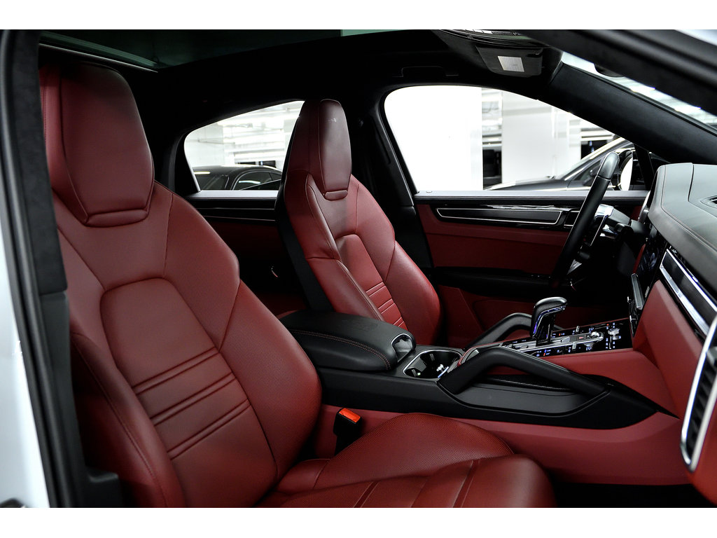 2023 Porsche Cayenne GTS Coupe AWD in Laval, Quebec - 36 - w1024h768px
