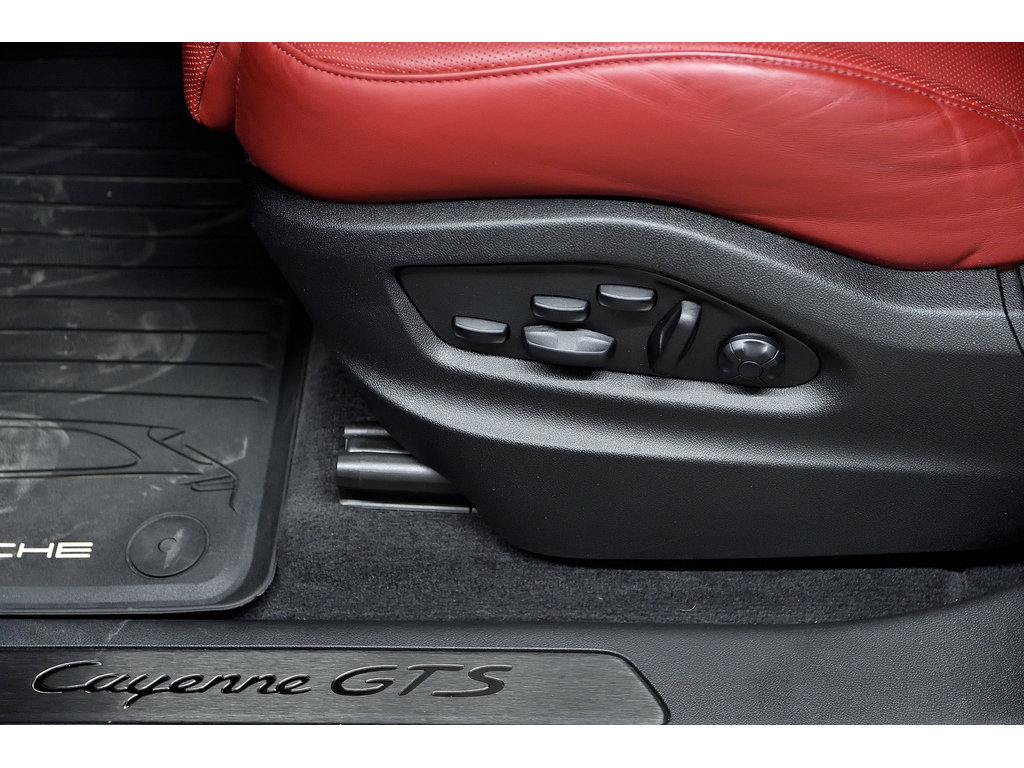 2023 Porsche Cayenne GTS Coupe AWD in Laval, Quebec - 13 - w1024h768px