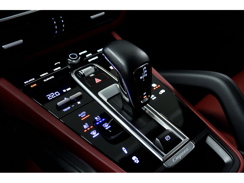 2023 Porsche Cayenne GTS Coupe AWD in Laval, Quebec - 26 - w1024h768px