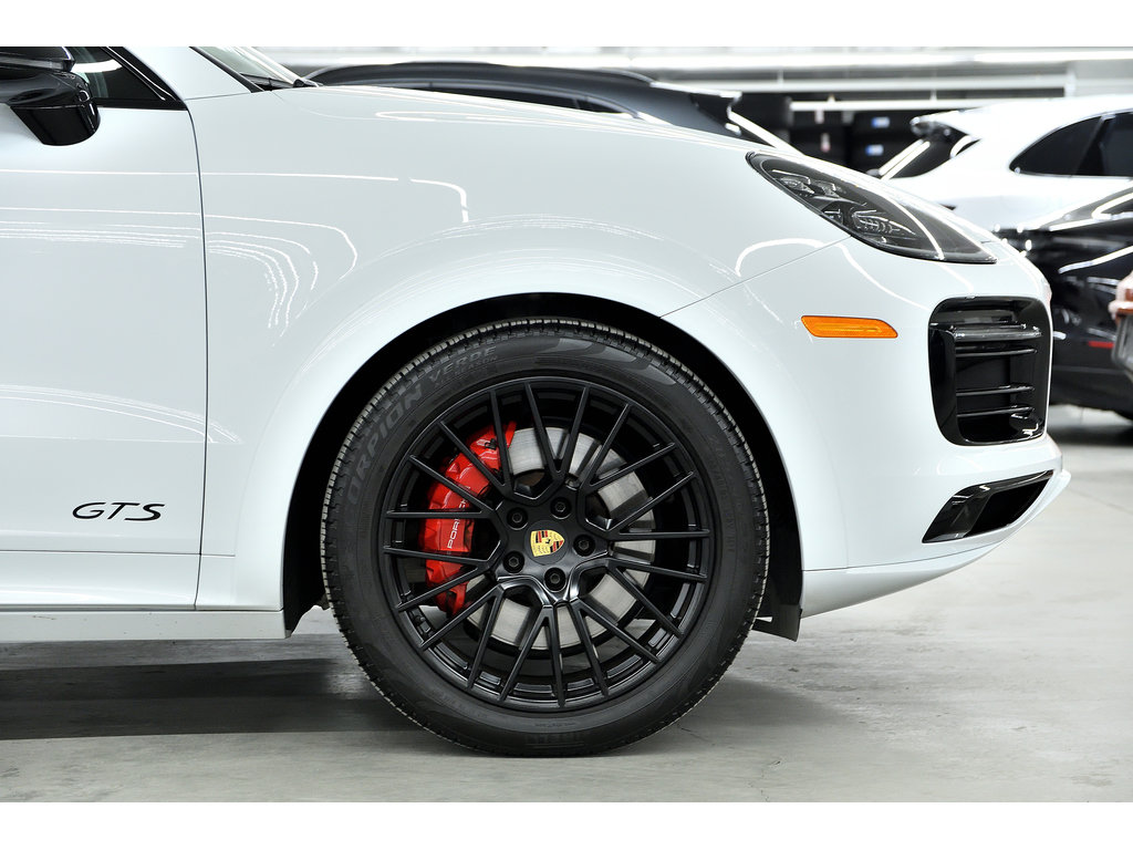2023 Porsche Cayenne GTS Coupe AWD in Laval, Quebec - 4 - w1024h768px