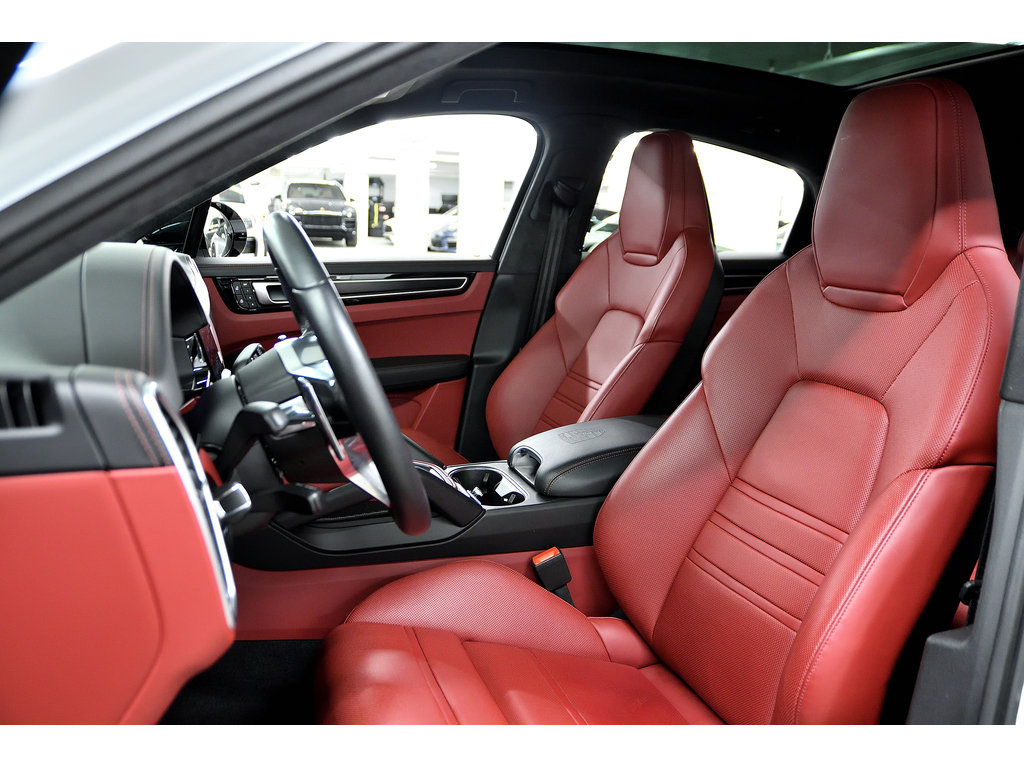 2023 Porsche Cayenne GTS Coupe AWD in Laval, Quebec - 12 - w1024h768px