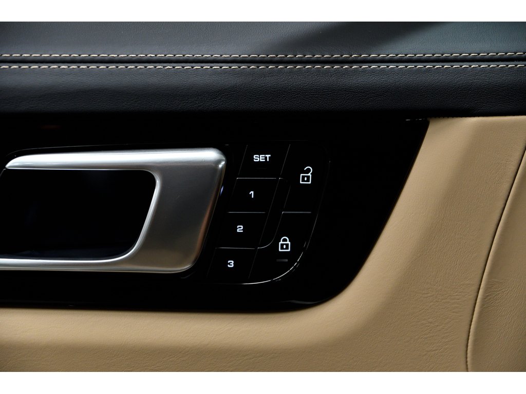 Porsche Cayenne Platinum Edition E-Hybrid AWD / Premium Plus 2023 à Laval, Québec - 35 - w1024h768px