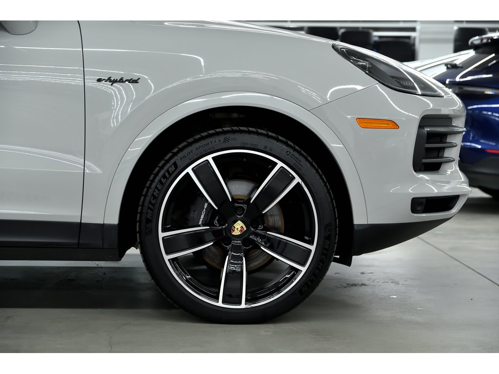 Porsche Cayenne Platinum Edition E-Hybrid AWD / Premium Plus 2023 à Laval, Québec - 9 - w1024h768px