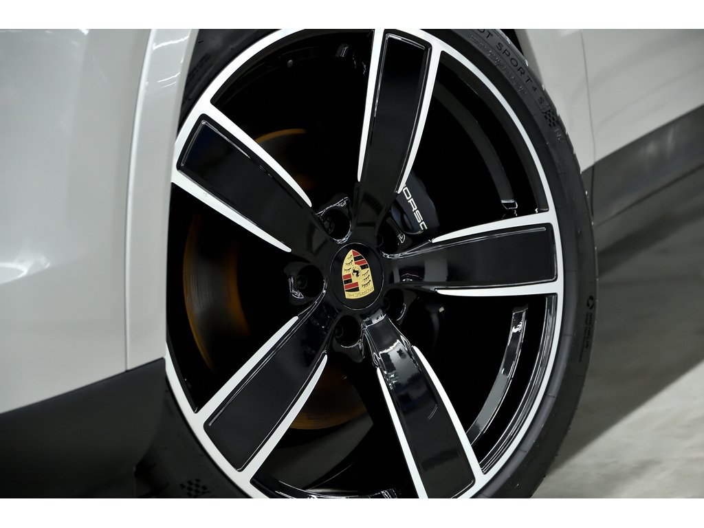 Porsche Cayenne Platinum Edition E-Hybrid AWD / Premium Plus 2023 à Laval, Québec - 8 - w1024h768px