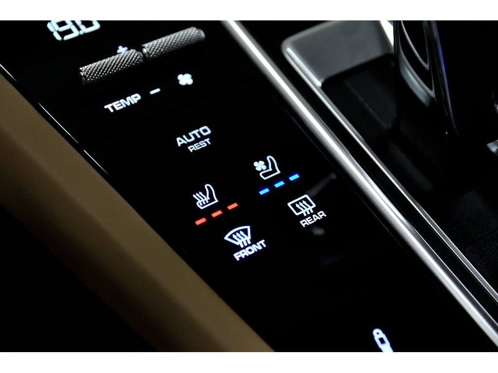 Porsche Cayenne Platinum Edition E-Hybrid AWD / Premium Plus 2023 à Laval, Québec - 32 - w1024h768px