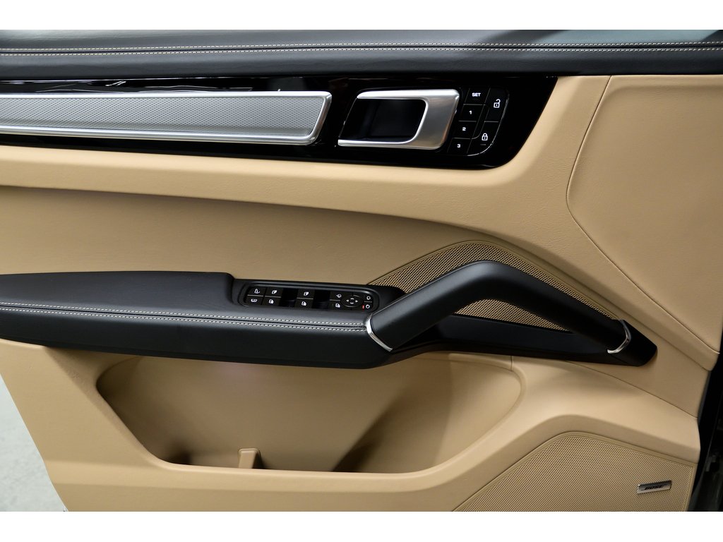 Porsche Cayenne Platinum Edition E-Hybrid AWD / Premium Plus 2023 à Laval, Québec - 34 - w1024h768px
