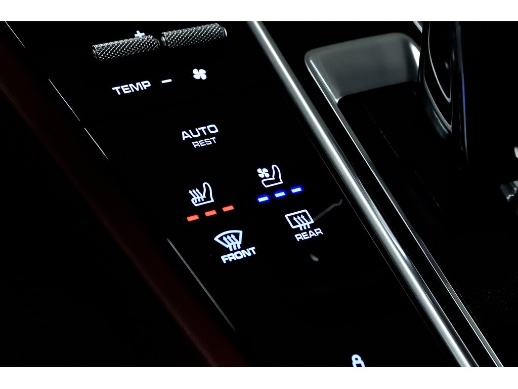 2023 Porsche Cayenne GTS Coupe AWD / Adaptive Cruise / BOSE in Laval, Quebec - 25 - w1024h768px