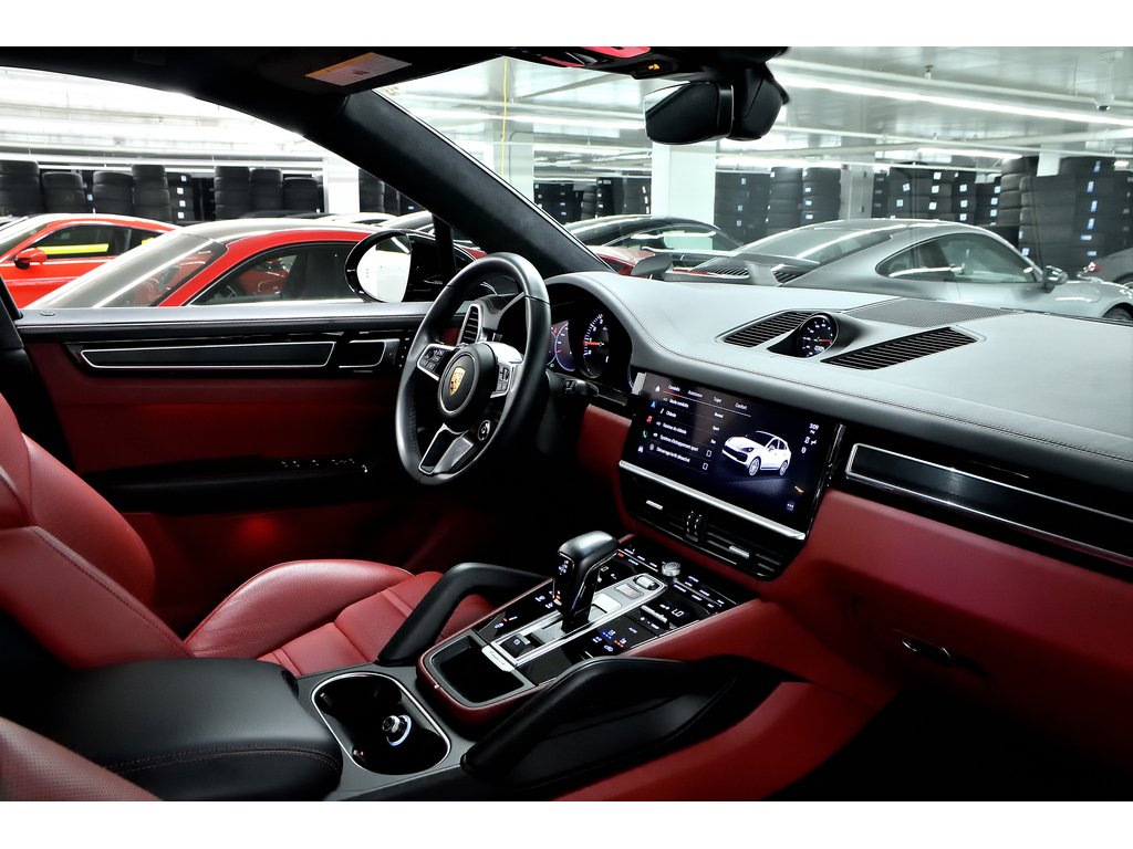 2023 Porsche Cayenne GTS Coupe AWD / Adaptive Cruise / BOSE in Laval, Quebec - 34 - w1024h768px