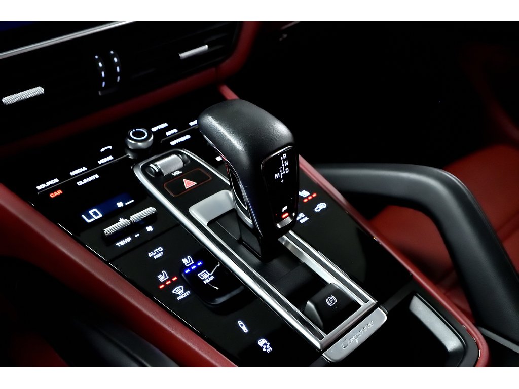 2023 Porsche Cayenne GTS Coupe AWD / Adaptive Cruise / BOSE in Laval, Quebec - 23 - w1024h768px
