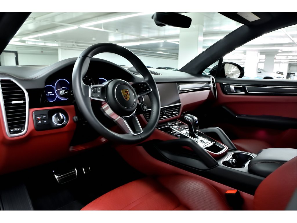 2023 Porsche Cayenne GTS Coupe AWD / Adaptive Cruise / BOSE in Laval, Quebec - 11 - w1024h768px