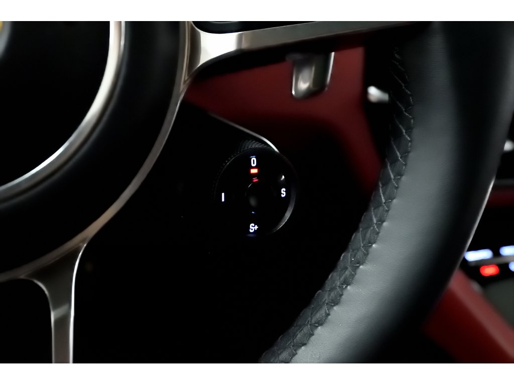 2023 Porsche Cayenne GTS Coupe AWD / Adaptive Cruise / BOSE in Laval, Quebec - 21 - w1024h768px