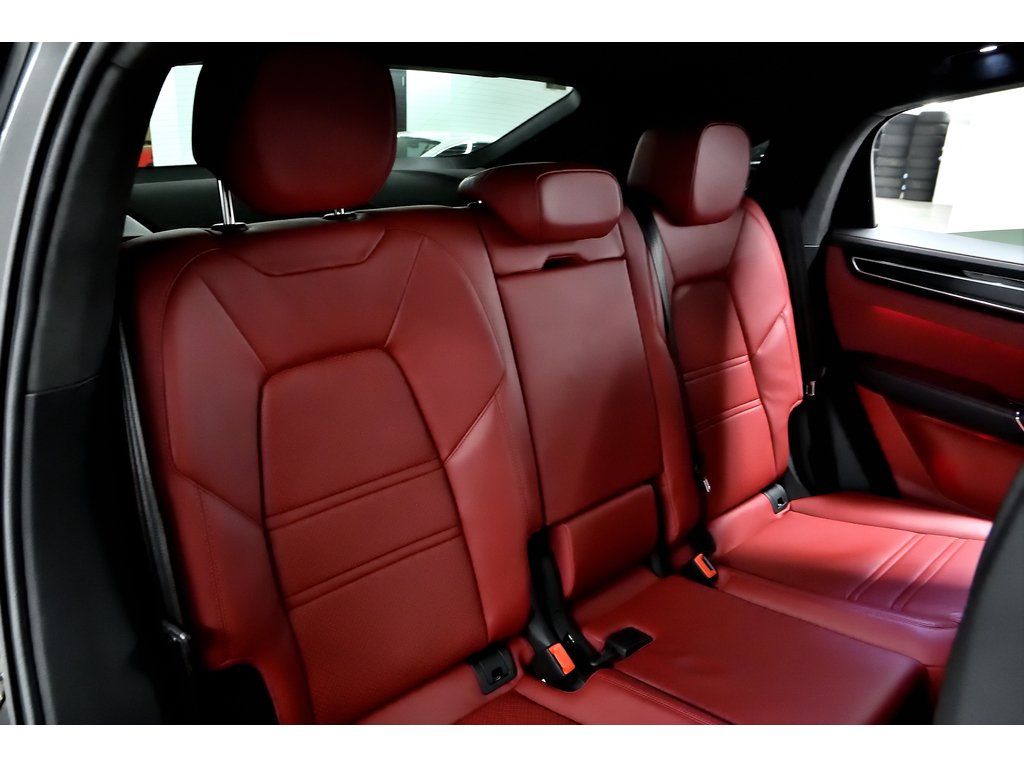 2023 Porsche Cayenne GTS Coupe AWD / Adaptive Cruise / BOSE in Laval, Quebec - 43 - w1024h768px