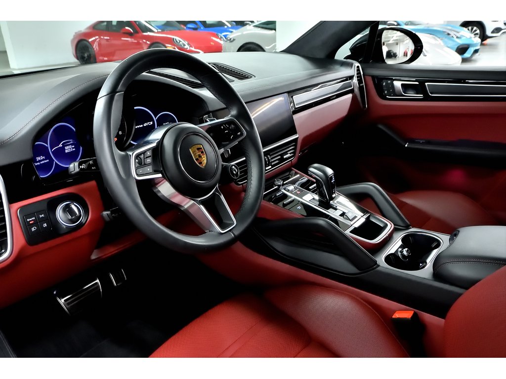 2023 Porsche Cayenne GTS Coupe AWD / Adaptive Cruise / BOSE in Laval, Quebec - 12 - w1024h768px
