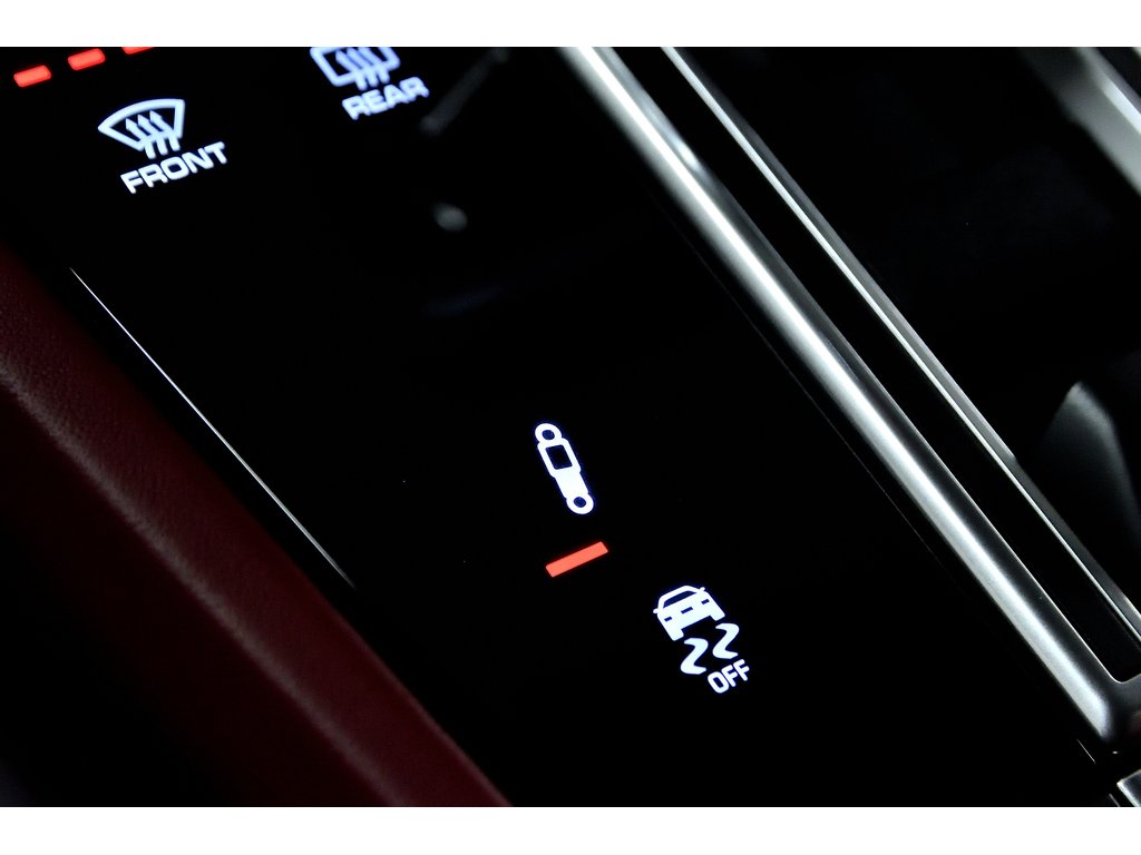 2023 Porsche Cayenne GTS Coupe AWD / Adaptive Cruise / BOSE in Laval, Quebec - 26 - w1024h768px
