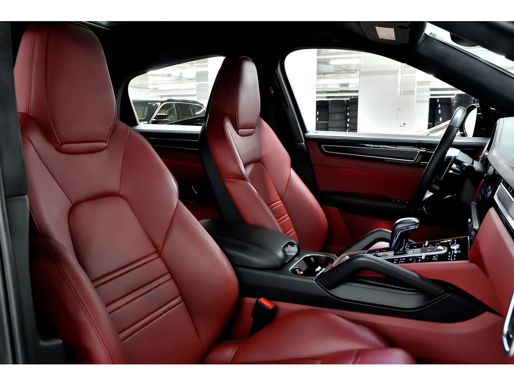 2023 Porsche Cayenne GTS Coupe AWD / Adaptive Cruise / BOSE in Laval, Quebec - 37 - w1024h768px