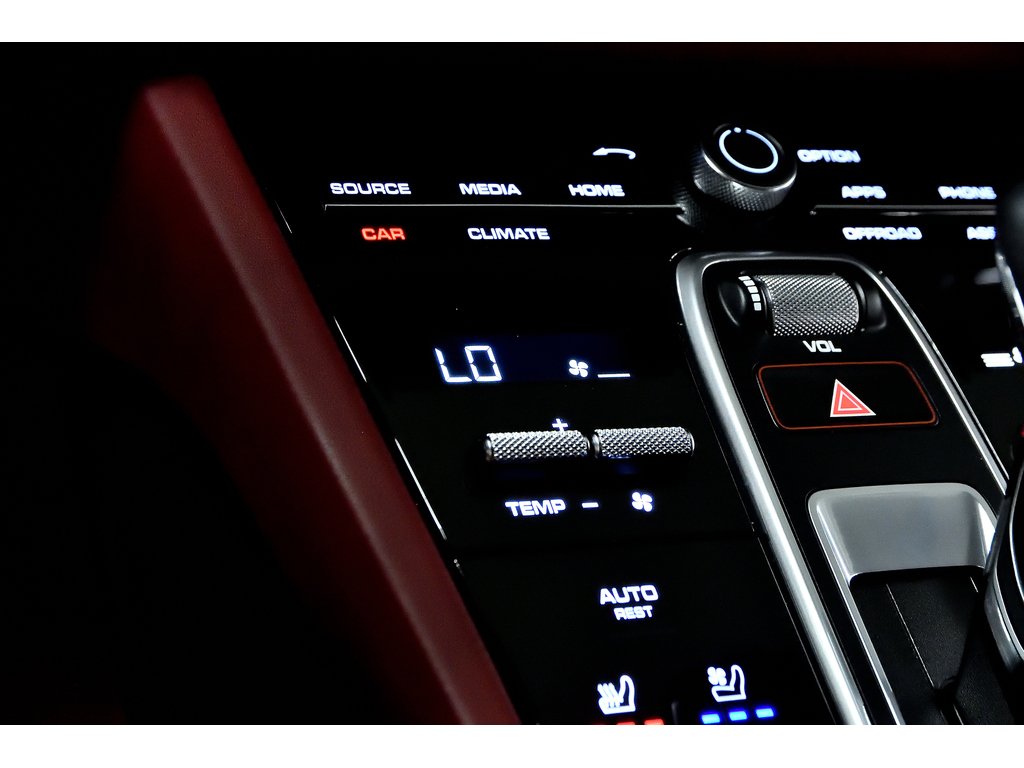 2023 Porsche Cayenne GTS Coupe AWD / Adaptive Cruise / BOSE in Laval, Quebec - 24 - w1024h768px