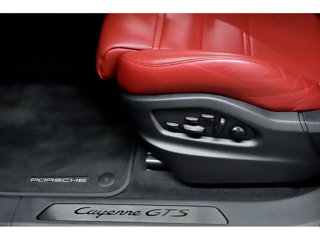 2023 Porsche Cayenne GTS Coupe AWD / Adaptive Cruise / BOSE in Laval, Quebec - 16 - w1024h768px