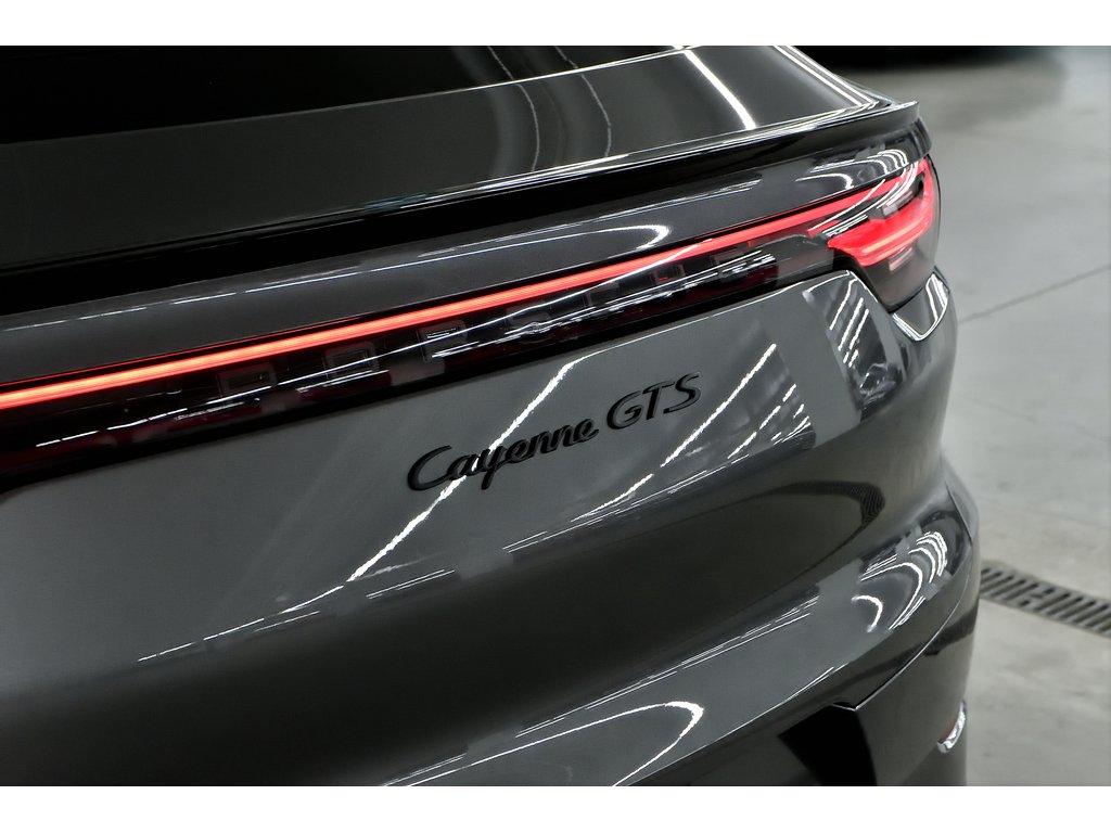 2023 Porsche Cayenne GTS Coupe AWD / Adaptive Cruise / BOSE in Laval, Quebec - 45 - w1024h768px