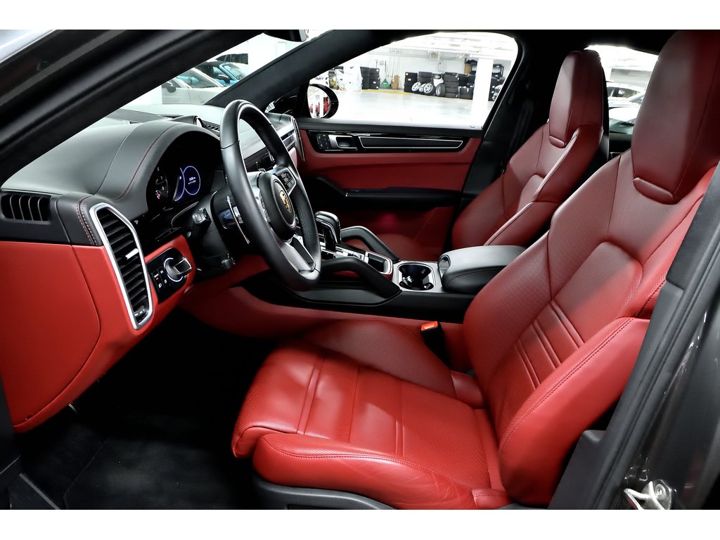 2023 Porsche Cayenne GTS Coupe AWD / Adaptive Cruise / BOSE in Laval, Quebec - 13 - w1024h768px
