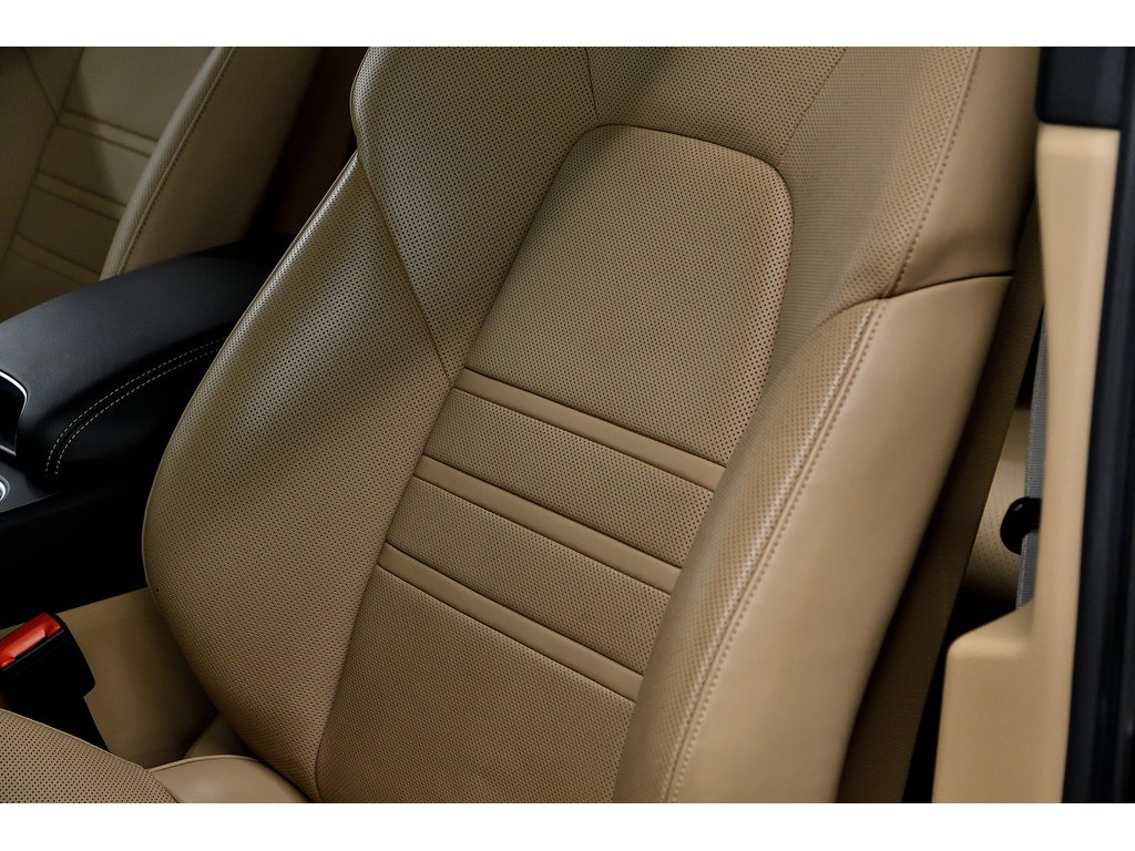 2023 Porsche Cayenne S Platinum Coupe / Premium + Performance Package in Laval, Quebec - 14 - w1024h768px