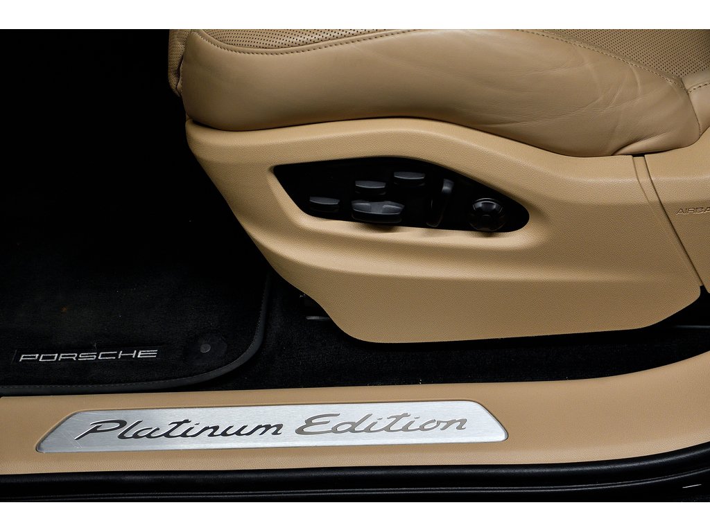 2023 Porsche Cayenne S Platinum Coupe / Premium + Performance Package in Laval, Quebec - 13 - w1024h768px