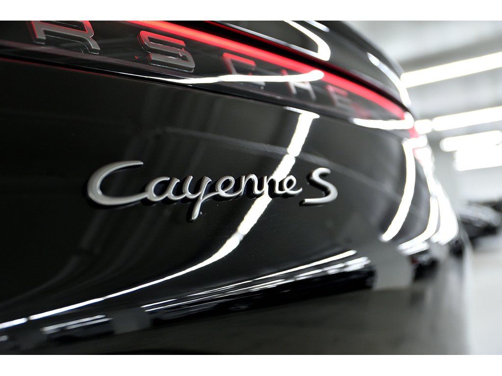 2023 Porsche Cayenne S Platinum Coupe / Premium + Performance Package in Laval, Quebec - 45 - w1024h768px
