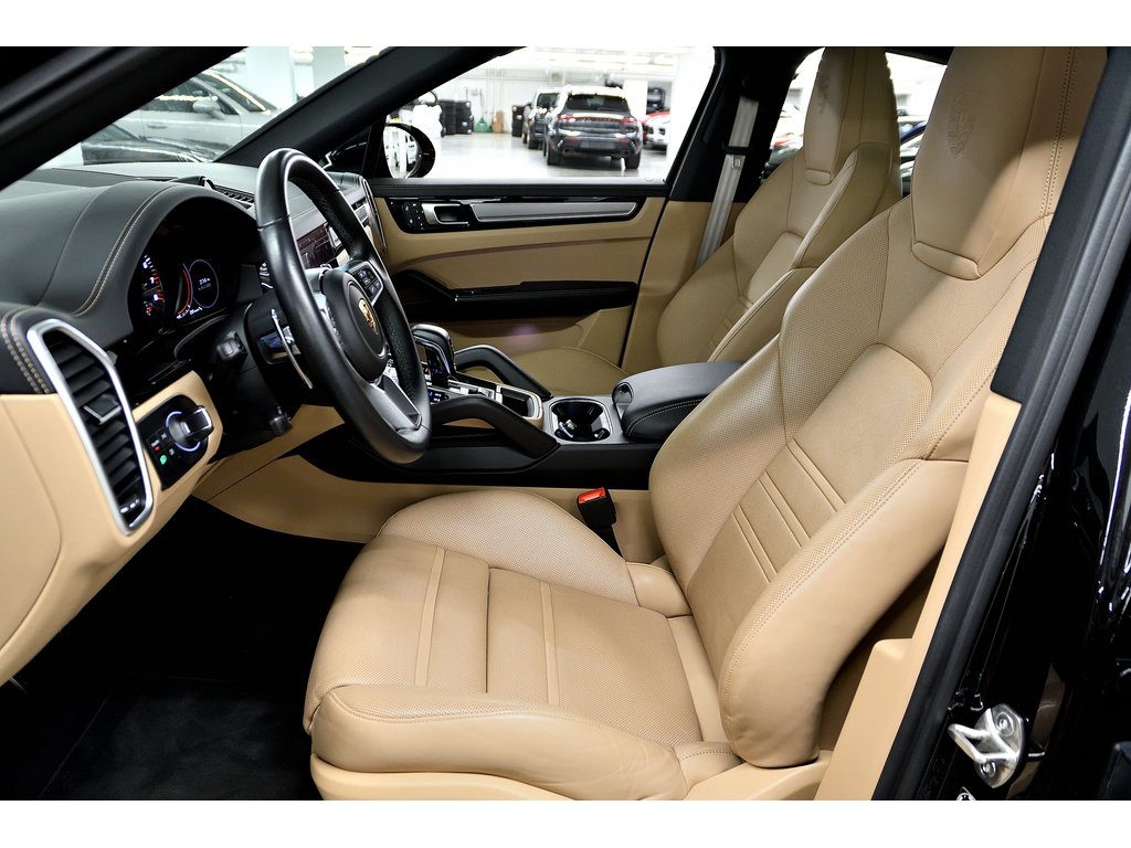 2023 Porsche Cayenne S Platinum Coupe / Premium + Performance Package in Laval, Quebec - 12 - w1024h768px