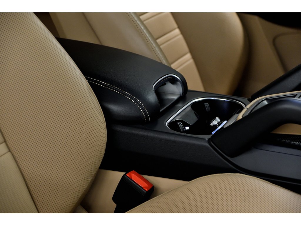 2023 Porsche Cayenne S Platinum Coupe / Premium + Performance Package in Laval, Quebec - 38 - w1024h768px