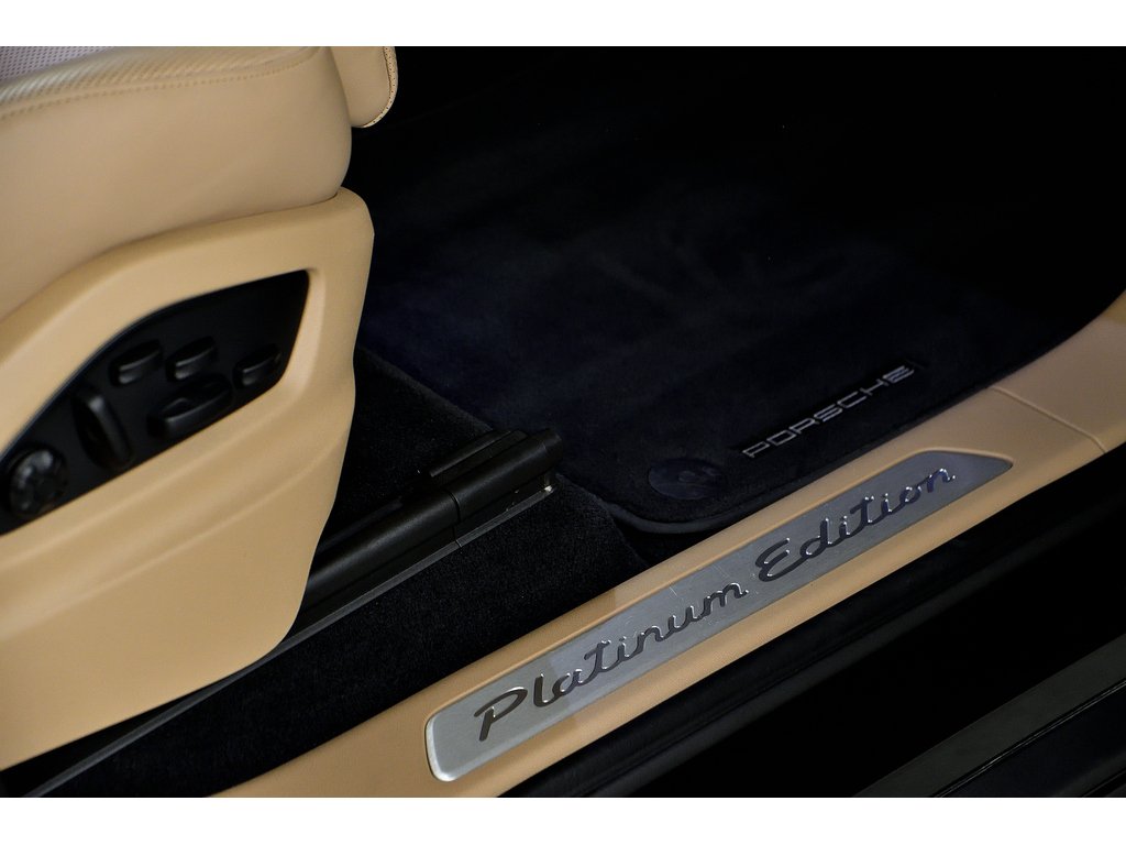 2023 Porsche Cayenne S Platinum Coupe / Premium + Performance Package in Laval, Quebec - 35 - w1024h768px