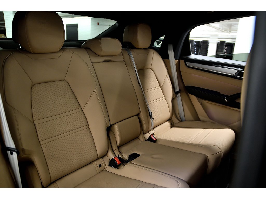 2023 Porsche Cayenne S Platinum Coupe / Premium + Performance Package in Laval, Quebec - 39 - w1024h768px