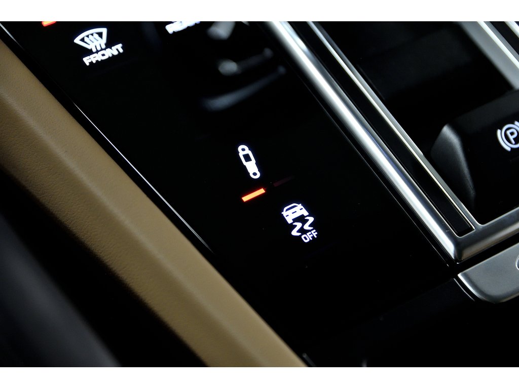 2023 Porsche Cayenne S Platinum Coupe / Premium + Performance Package in Laval, Quebec - 29 - w1024h768px