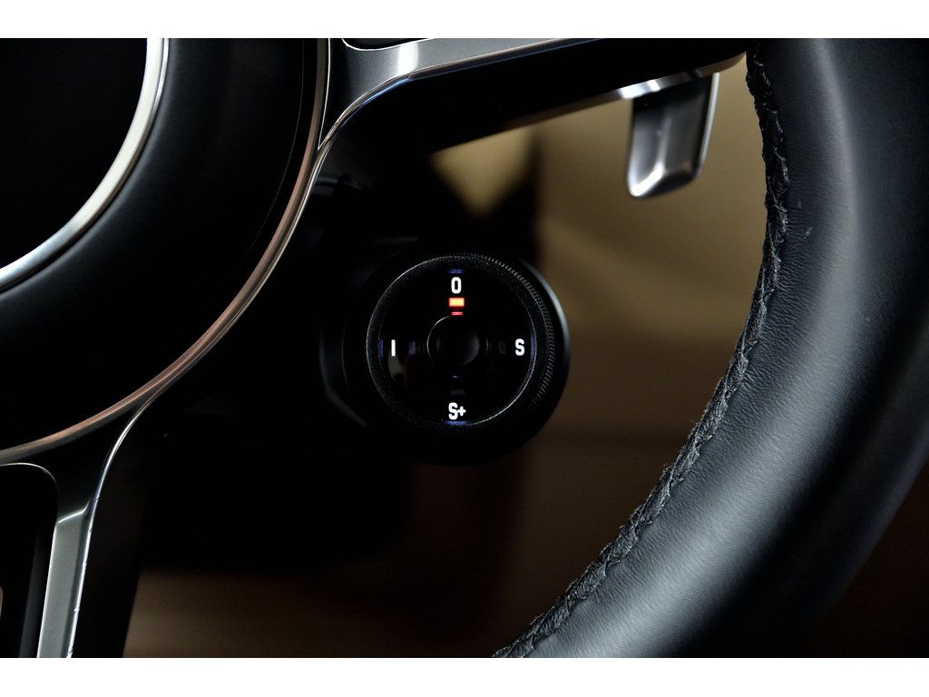 2023 Porsche Cayenne S Platinum Coupe / Premium + Performance Package in Laval, Quebec - 22 - w1024h768px