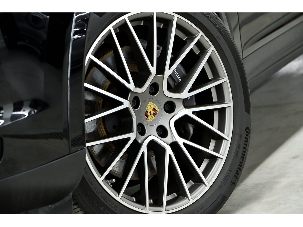 Porsche Cayenne Platinum Edition / Premium Plus / Sport Exhaust 2023 à Laval, Québec - 8 - w1024h768px