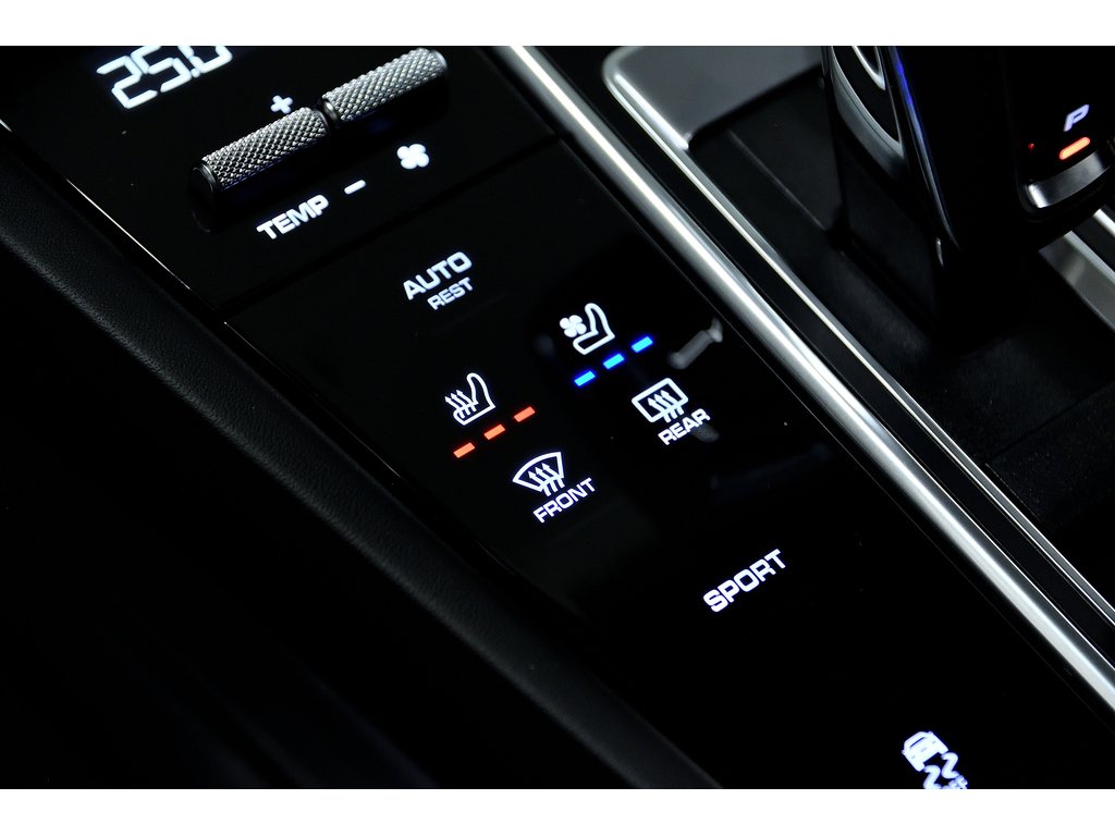 Porsche Cayenne Platinum Edition / Premium Plus / Sport Exhaust 2023 à Laval, Québec - 35 - w1024h768px