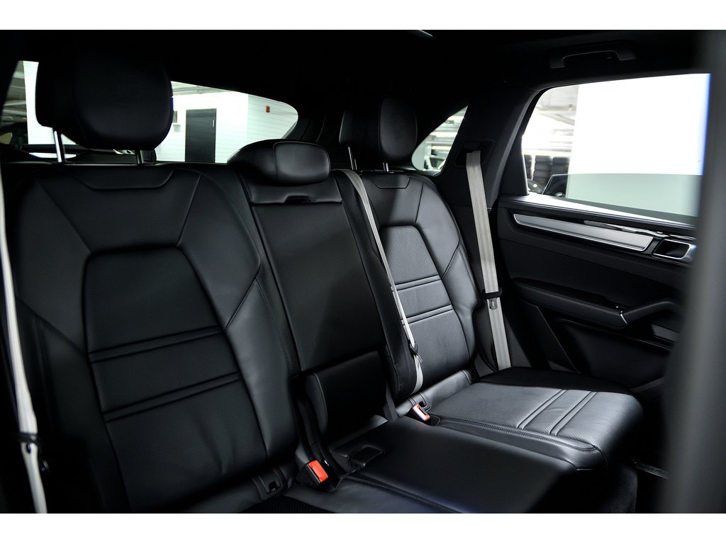 Porsche Cayenne Platinum Edition / Premium Plus / Sport Exhaust 2023 à Laval, Québec - 23 - w1024h768px