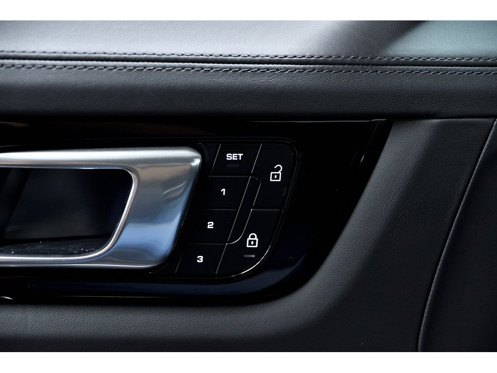 Porsche Cayenne Platinum Edition / Premium Plus / Sport Exhaust 2023 à Laval, Québec - 39 - w1024h768px