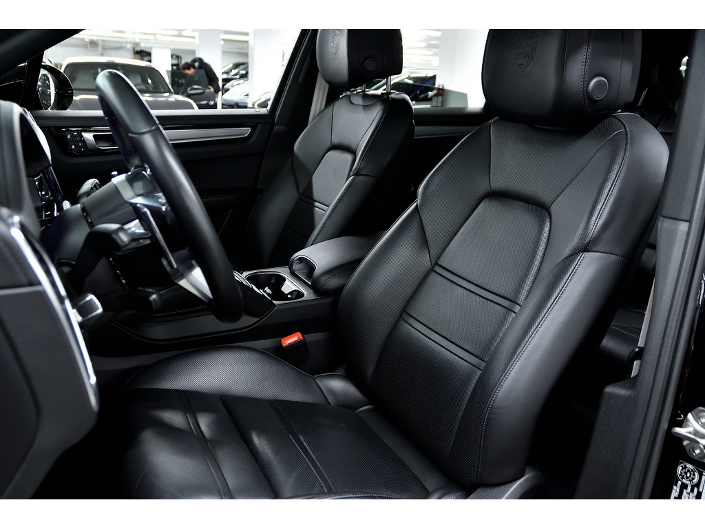 Porsche Cayenne Platinum Edition / Premium Plus / Sport Exhaust 2023 à Laval, Québec - 17 - w1024h768px