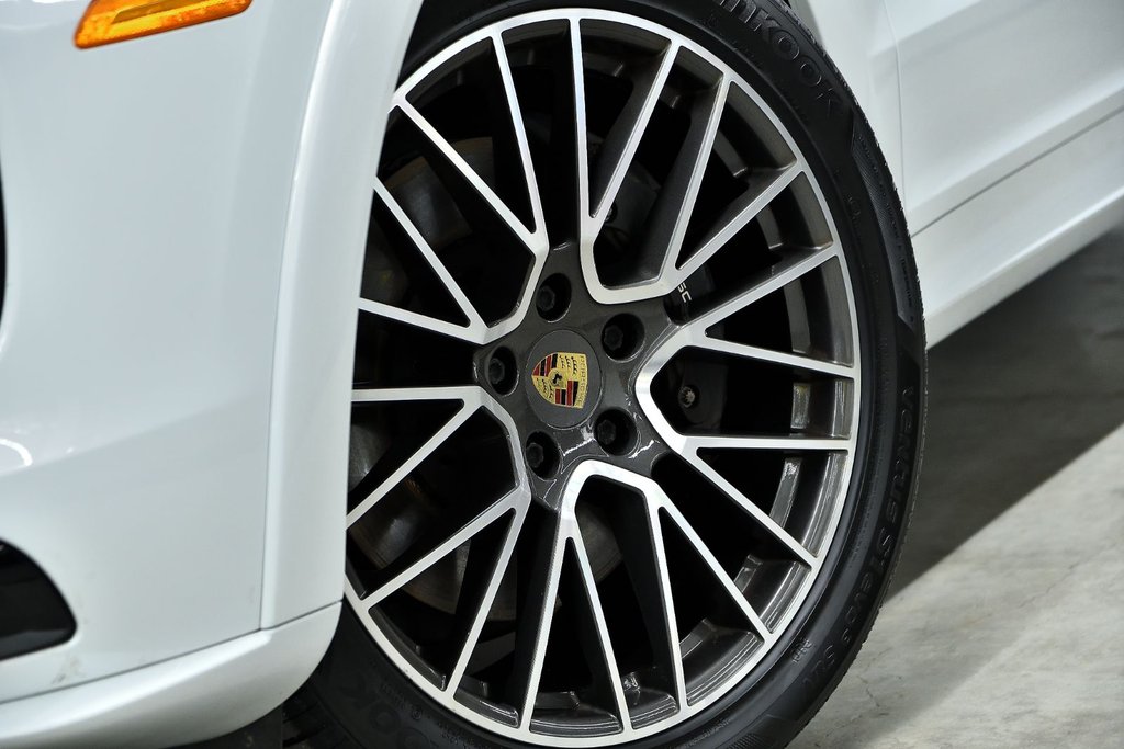Porsche Cayenne Coupe Platinum Edition 2023 à Laval, Québec - 8 - w1024h768px