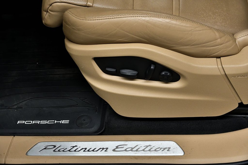 Porsche Cayenne Coupe Platinum Edition 2023 à Laval, Québec - 13 - w1024h768px