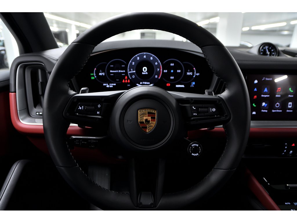 Porsche Cayenne / Premium Package Plus / Hitch / Adaptive Cruise 2024 à Laval, Québec - 11 - w1024h768px