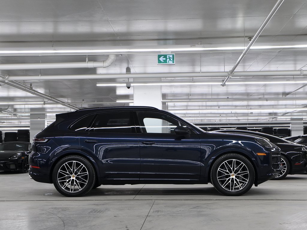 Porsche Cayenne / Premium Package Plus / Hitch / Adaptive Cruise 2024 à Laval, Québec - 2 - w1024h768px