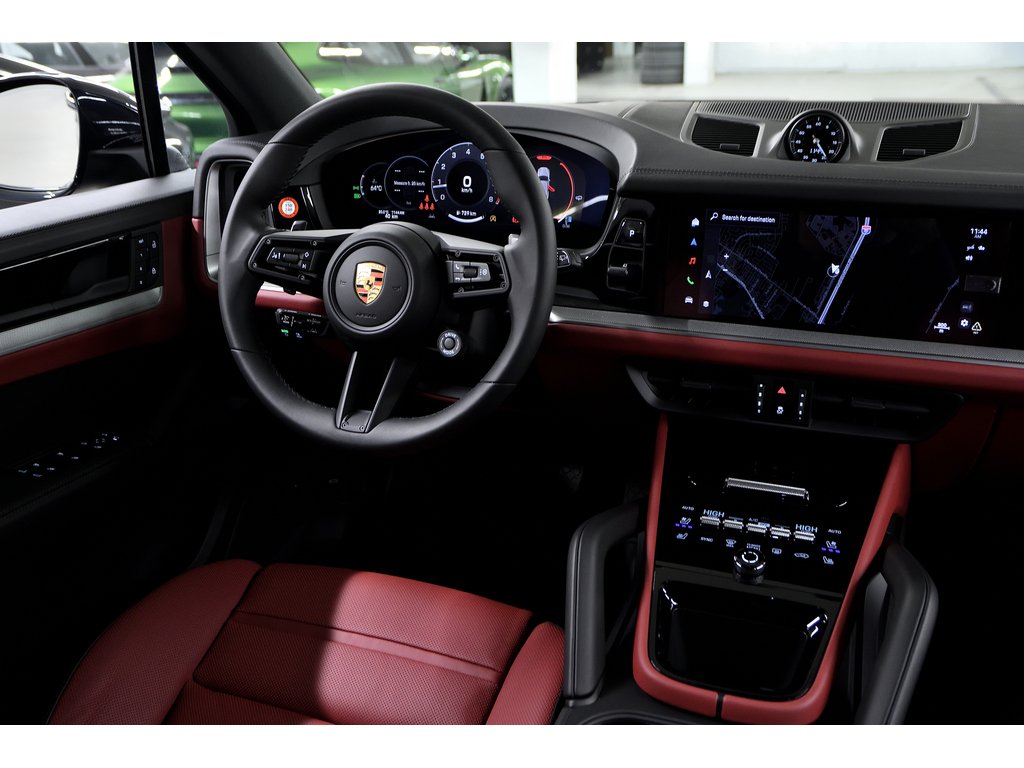 Porsche Cayenne / Premium Package Plus / Hitch / Adaptive Cruise 2024 à Laval, Québec - 26 - w1024h768px