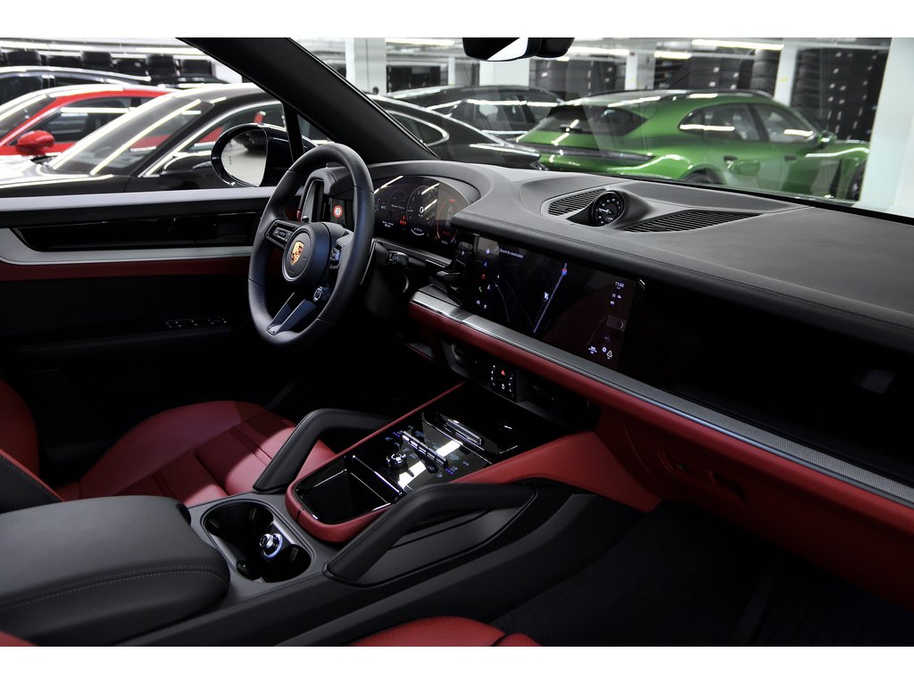 Porsche Cayenne / Premium Package Plus / Hitch / Adaptive Cruise 2024 à Laval, Québec - 28 - w1024h768px