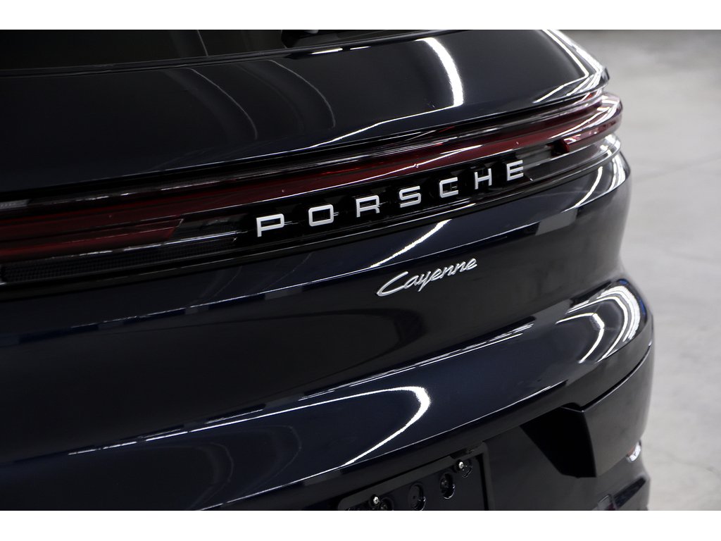 Porsche Cayenne / Premium Package Plus / Hitch / Adaptive Cruise 2024 à Laval, Québec - 32 - w1024h768px
