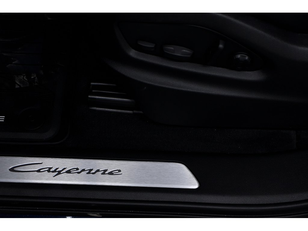 Porsche Cayenne / Premium Package Plus / Hitch / Adaptive Cruise 2024 à Laval, Québec - 23 - w1024h768px