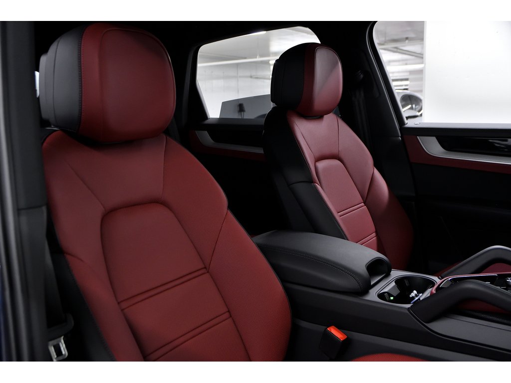 Porsche Cayenne / Premium Package Plus / Hitch / Adaptive Cruise 2024 à Laval, Québec - 29 - w1024h768px