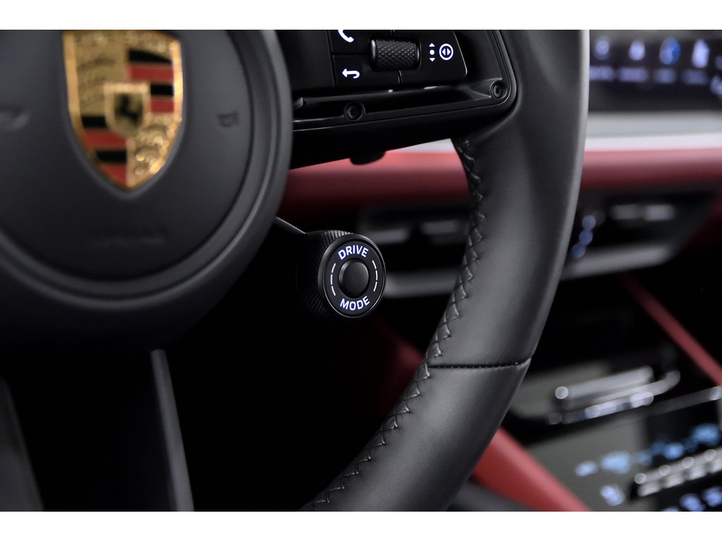 Porsche Cayenne / Premium Package Plus / Hitch / Adaptive Cruise 2024 à Laval, Québec - 17 - w1024h768px