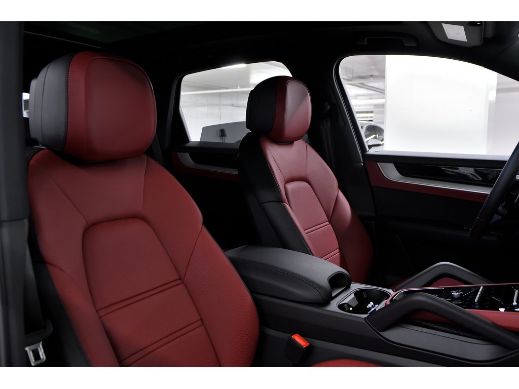 Porsche Cayenne / Premium Package Plus / Hitch / Adaptive Cruise 2024 à Laval, Québec - 30 - w1024h768px