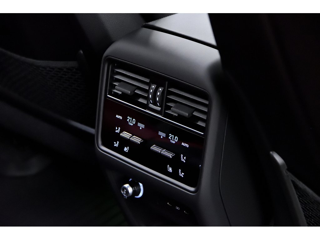 Porsche Cayenne / Premium Package Plus / Hitch / Adaptive Cruise 2024 à Laval, Québec - 24 - w1024h768px