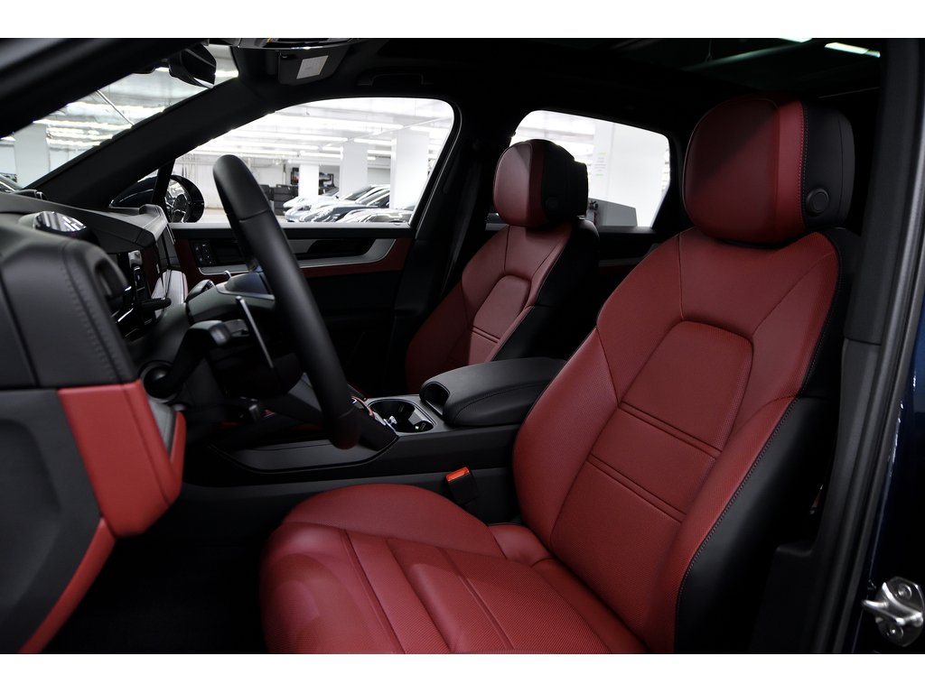 Porsche Cayenne / Premium Package Plus / Hitch / Adaptive Cruise 2024 à Laval, Québec - 13 - w1024h768px